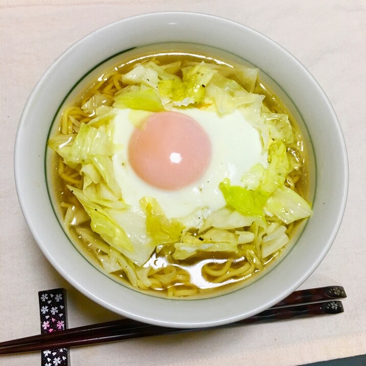 炒めキャベツの巣ごもり卵塩ラーメン♡